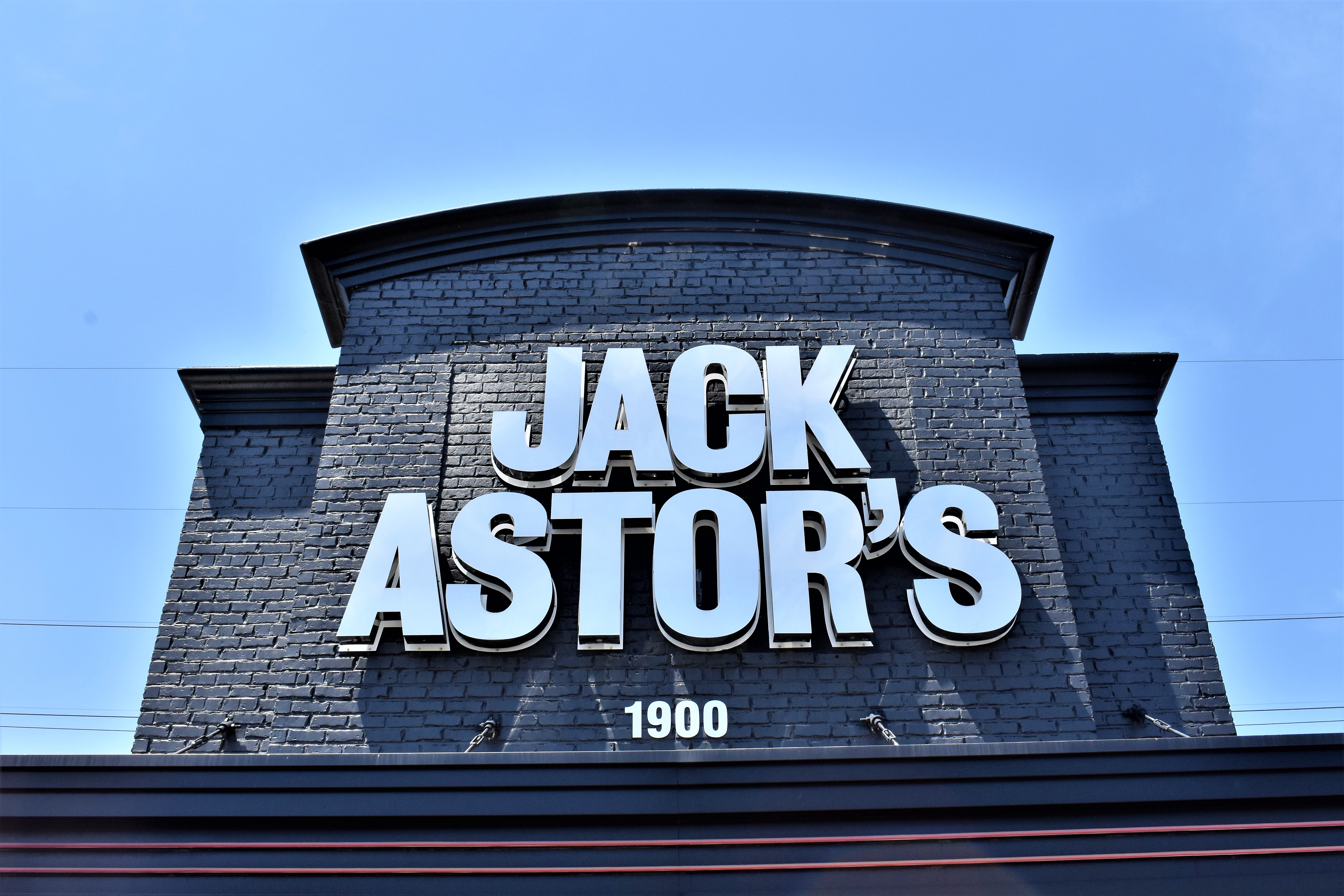 jack-astors-roberts-signs-awnings